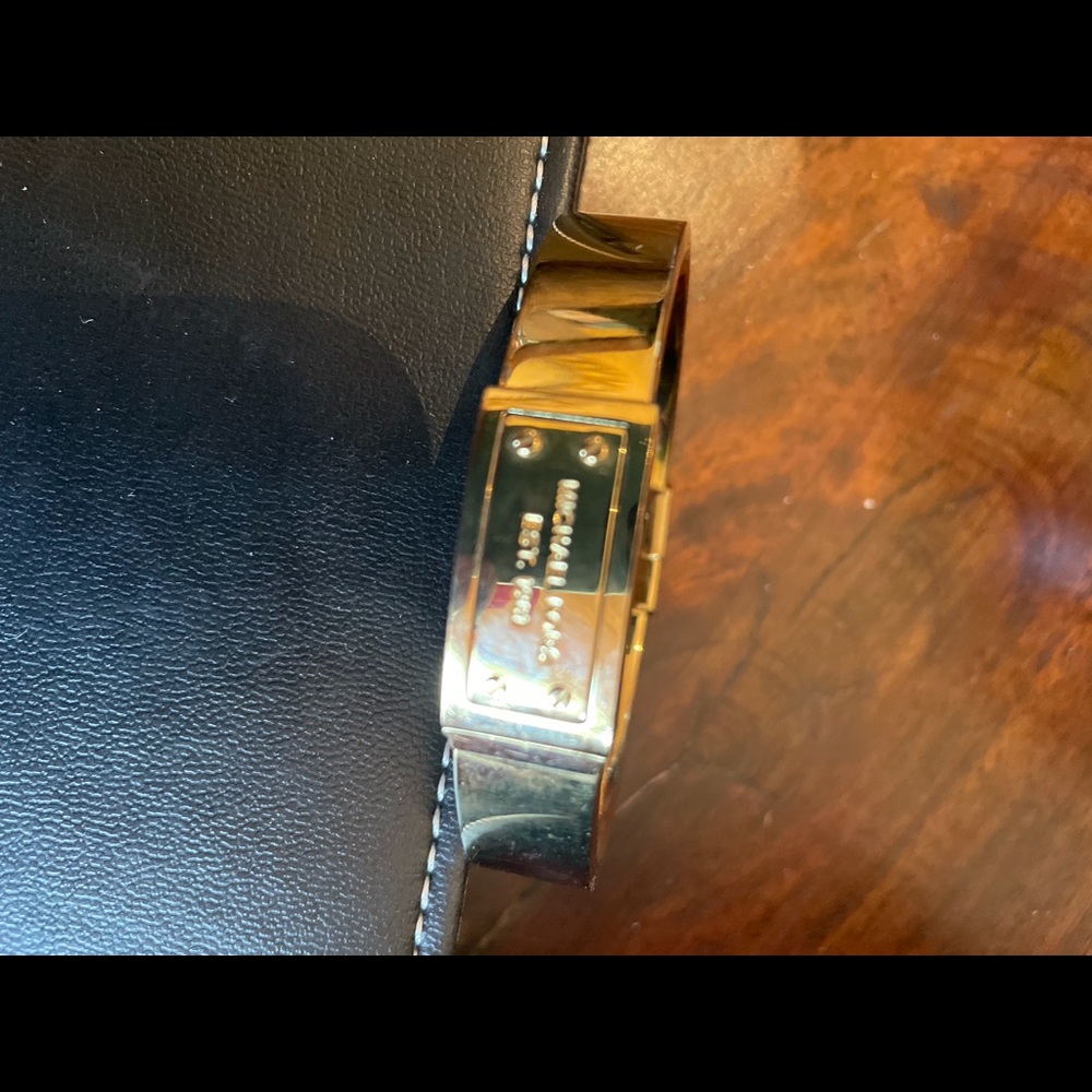 🌟Michael Kors Gold Bangle bracelet🌟